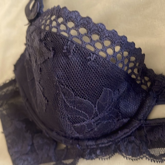 Stella McCarthey blue bra - Picture 3 of 5